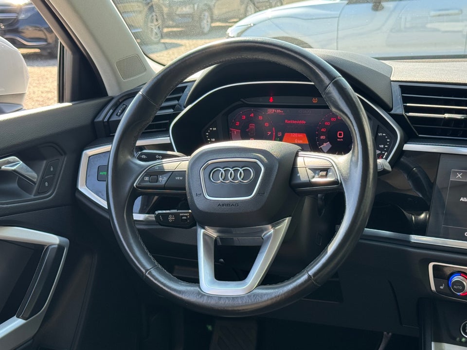Audi Q3 45 TFSi e Attitude plus S-tr. 5d