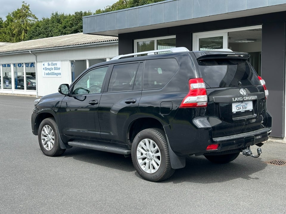 Toyota Land Cruiser 2,8 D-4D T2 aut. 5d