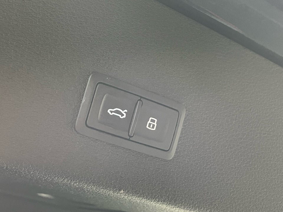 Audi e-tron 55 S-line Sportback quattro 5d