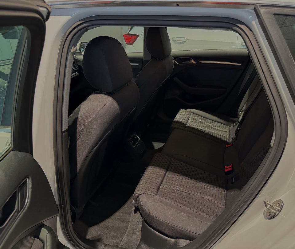 Audi A3 35 TDi S-line Sportback S-tr. 5d