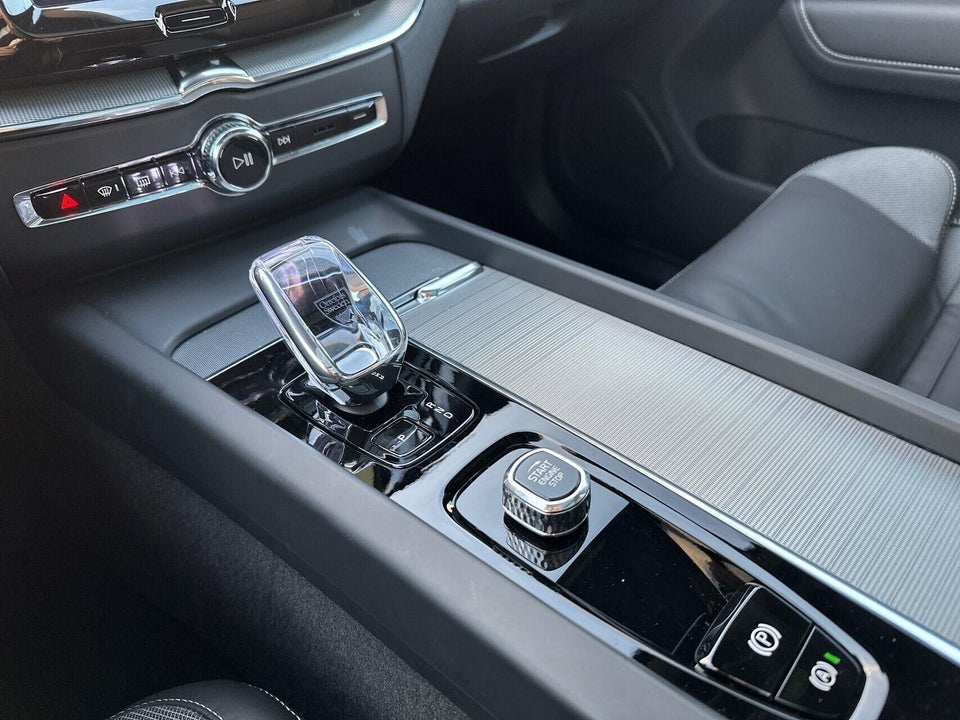 Volvo XC60 2,0 T6 ReCharge Black Edition aut. AWD 5d