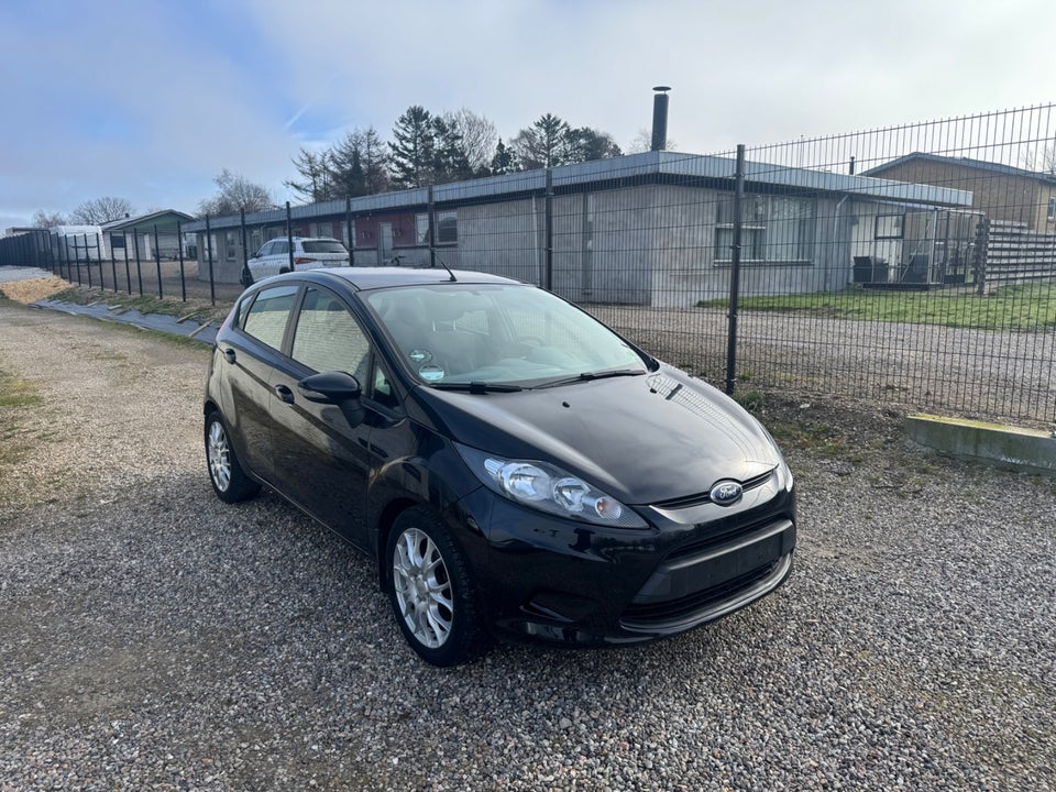 Ford Fiesta 1,25 82 Ambiente 5d