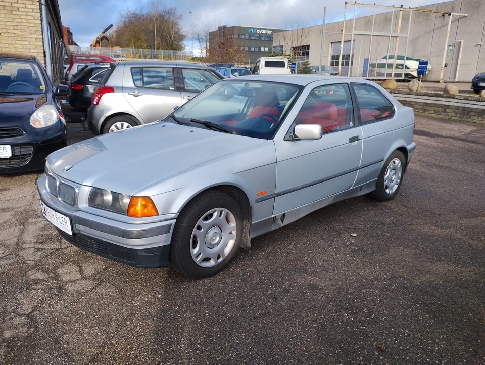 BMW 316i 1,6 Compact 3d