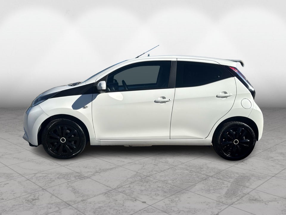 Toyota Aygo 1,0 VVT-i x-black 5d