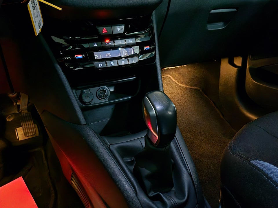 Peugeot 208 1,2 VTi 82 Supreme 5d