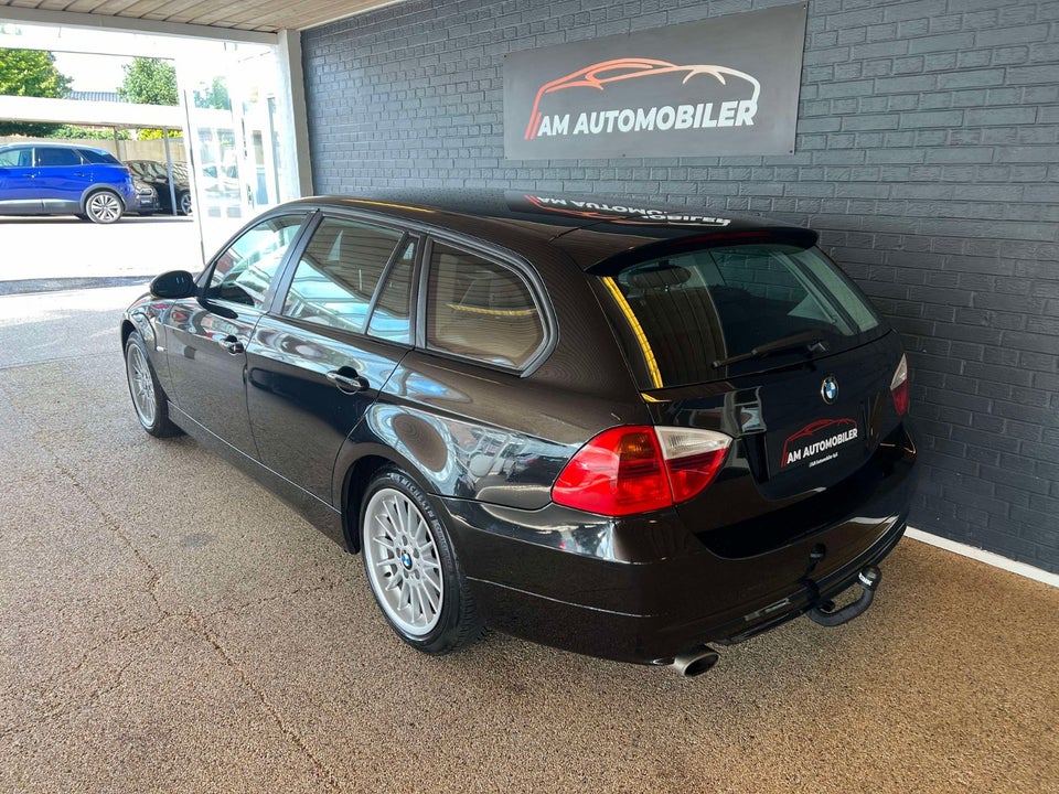 BMW 320i 2,0 Touring 5d