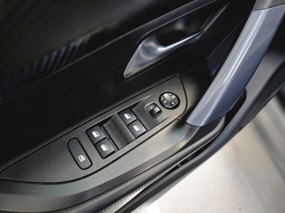 Peugeot 2008 1,2 PureTech 100 Allure Pack 5d