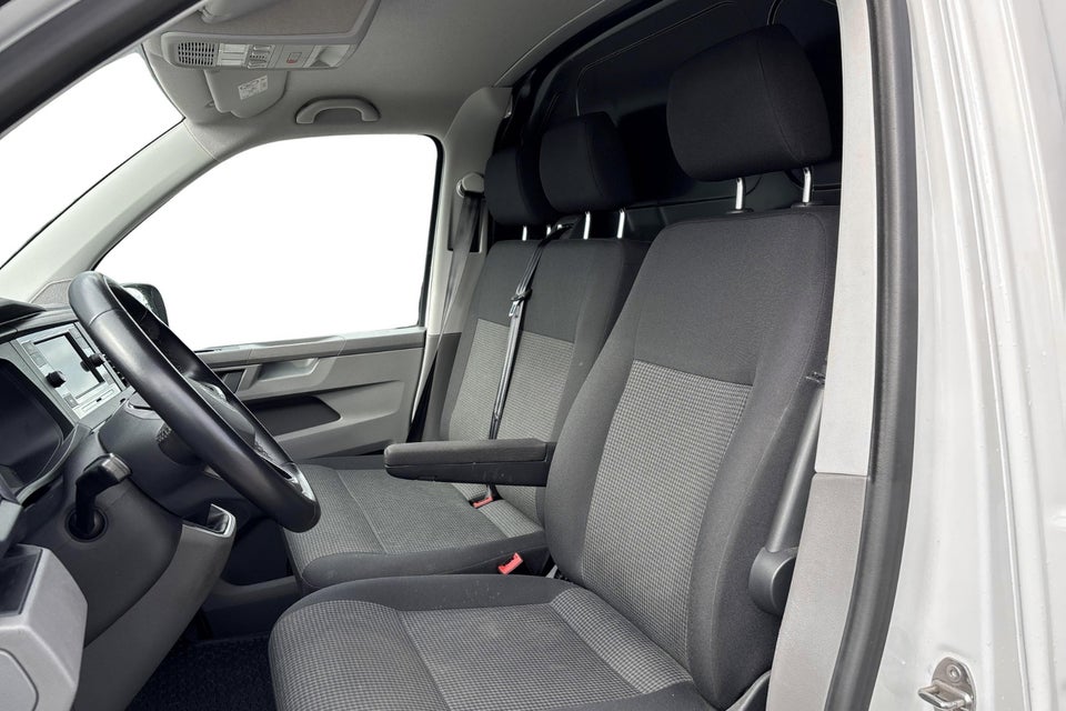VW Transporter 2,0 TDi 110 Kassevogn lang