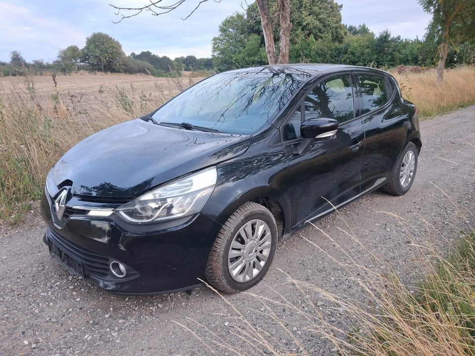 Renault Clio IV 1,2 16V Expression 5d