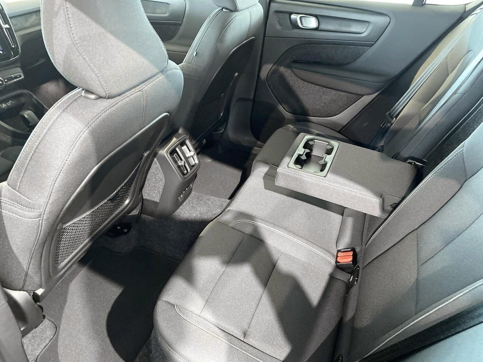 Volvo EC40 Extended Range Black Edition 5d