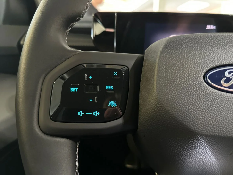Ford Explorer 79 Premium Extended Range 5d