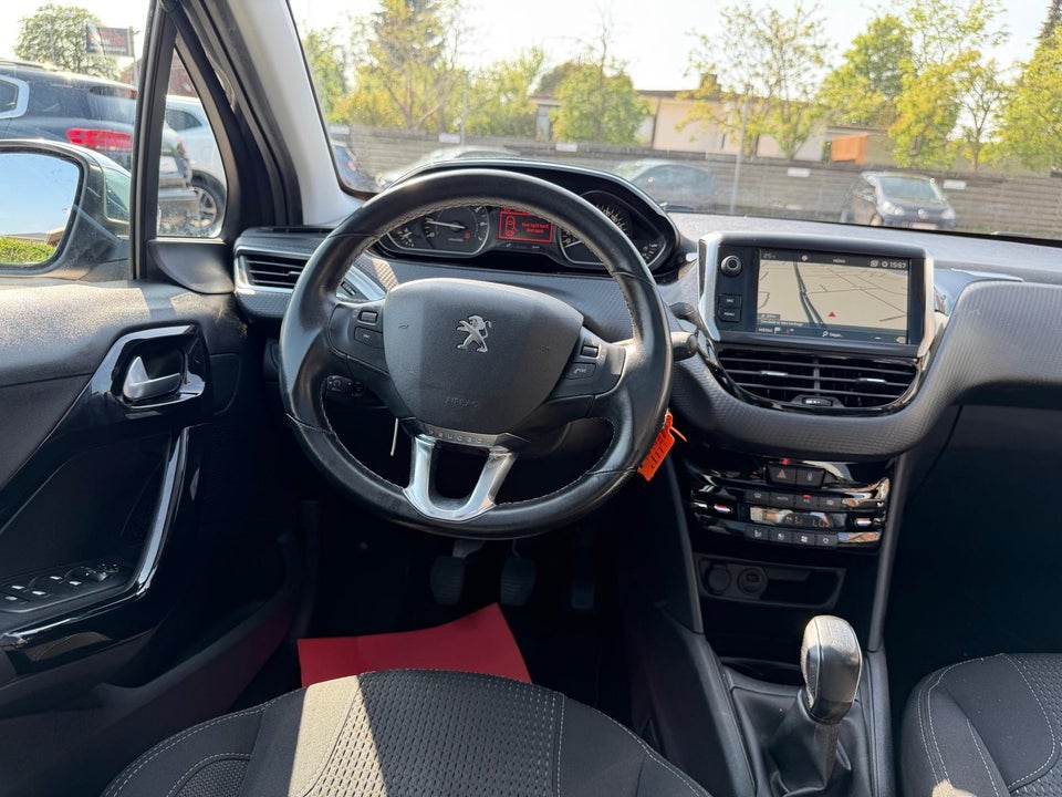 Peugeot 208 1,2 PureTech 82 Selection Sky 5d