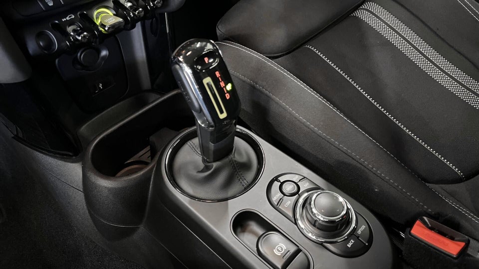 MINI Cooper SE Essential 3d