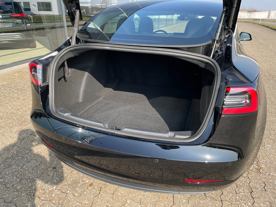 Tesla Model 3 Long Range AWD 4d