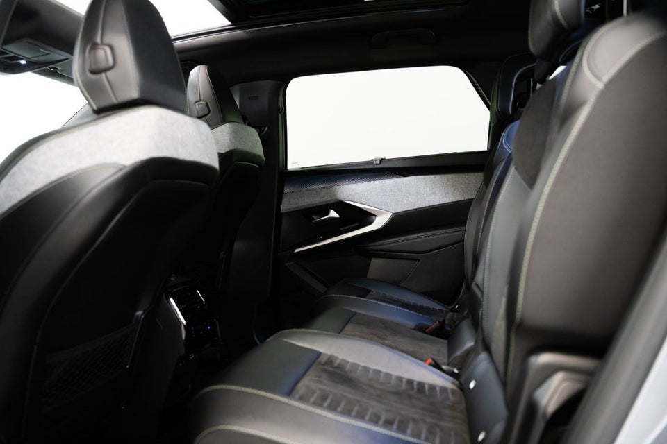 Peugeot e-5008 77 GT Pack AWD 7prs 5d