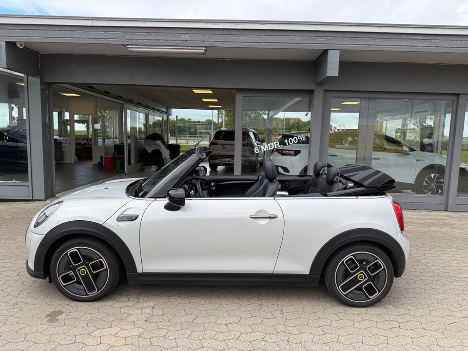 MINI Cooper SE Cabriolet 2d