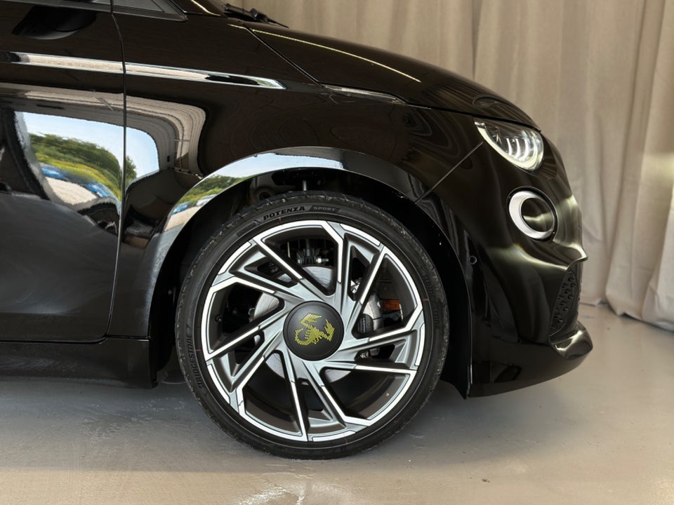 Abarth 500e Scorpionissima Cabrio 2d