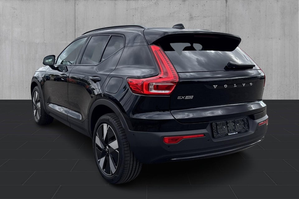Volvo EX40 Standard Range Plus 5d