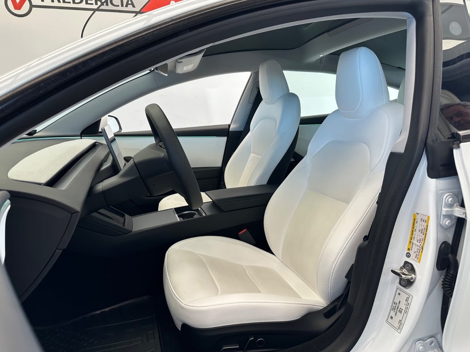 Tesla Model 3 RWD 4d
