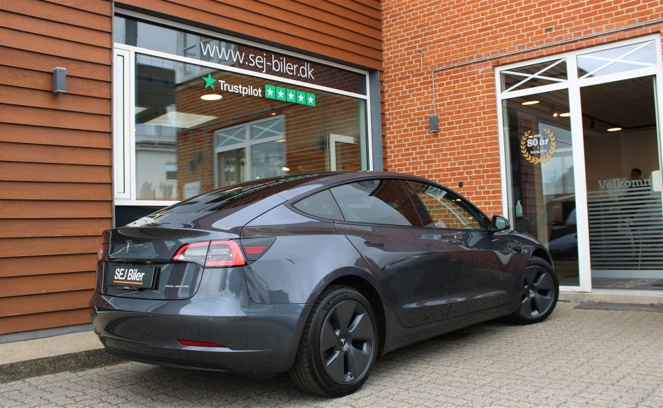 Tesla Model 3 Long Range AWD 4d