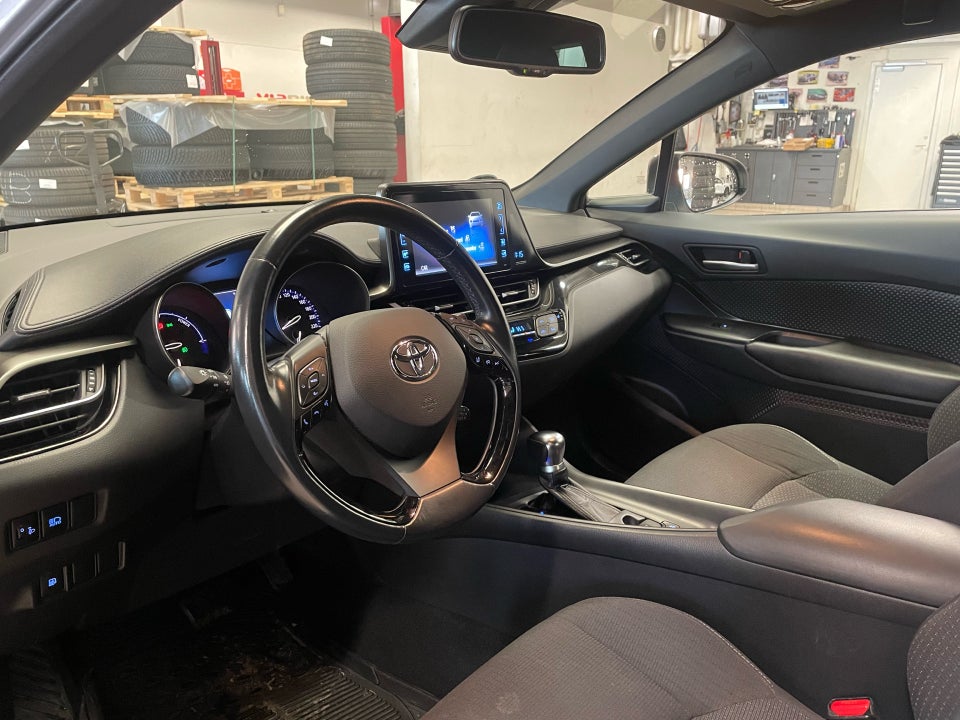 Toyota C-HR 1,8 Hybrid Limited CVT 5d