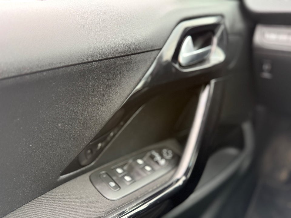 Peugeot 208 1,5 BlueHDi 100 Allure Sky 5d