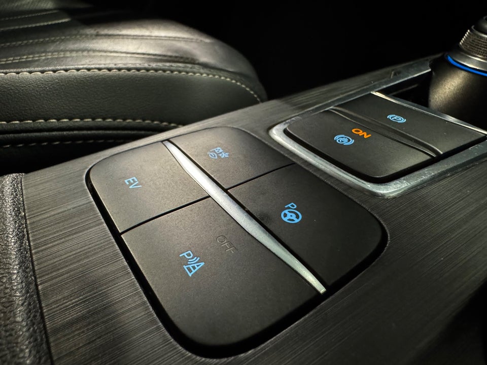 Ford Kuga 2,5 PHEV Vignale CVT 5d