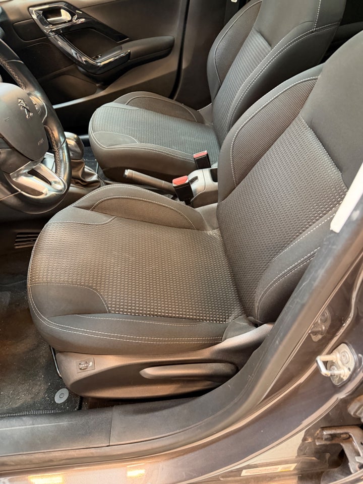 Peugeot 208 1,6 BlueHDi 100 Selection Sky 5d