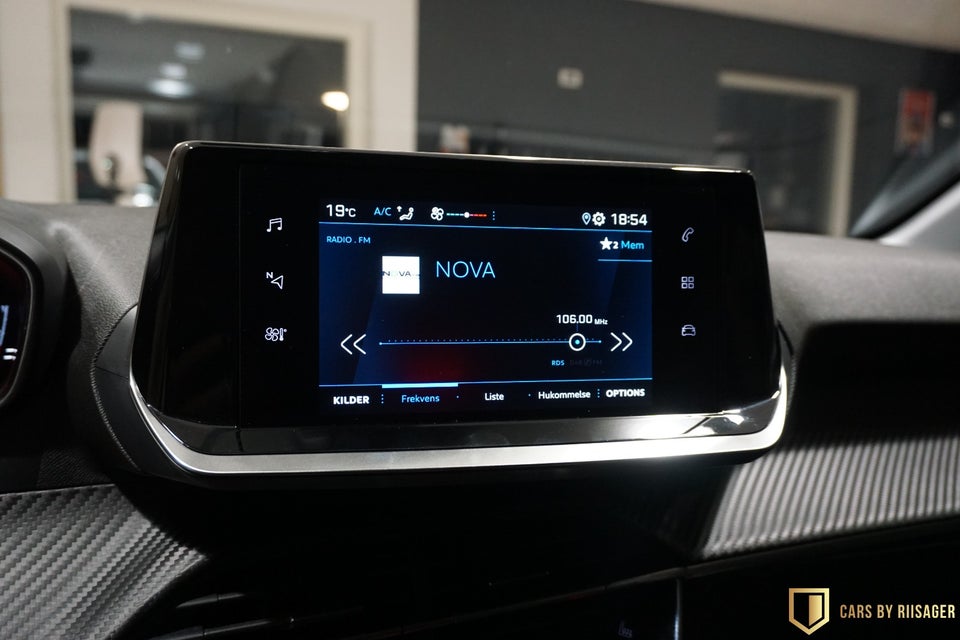 Peugeot 208 1,2 PureTech 75 Black Limited 5d