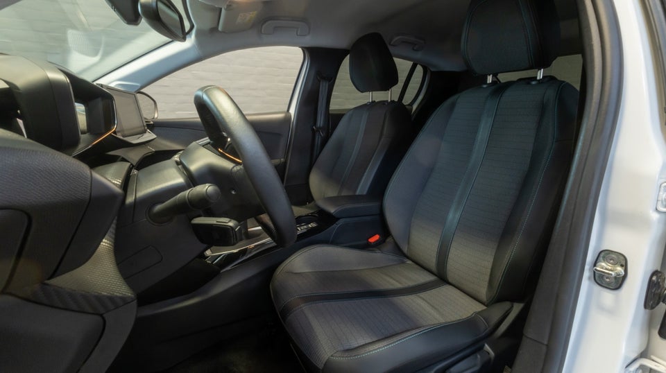 Peugeot 208 1,2 PureTech 100 Allure 5d