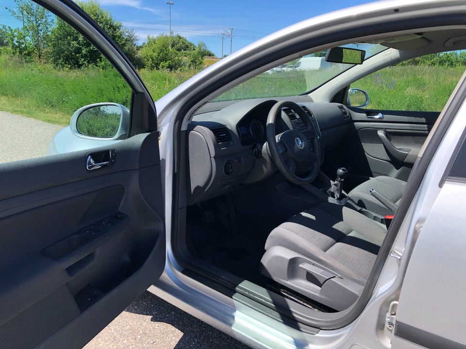 VW Golf V 1,6 Comfortline 5d
