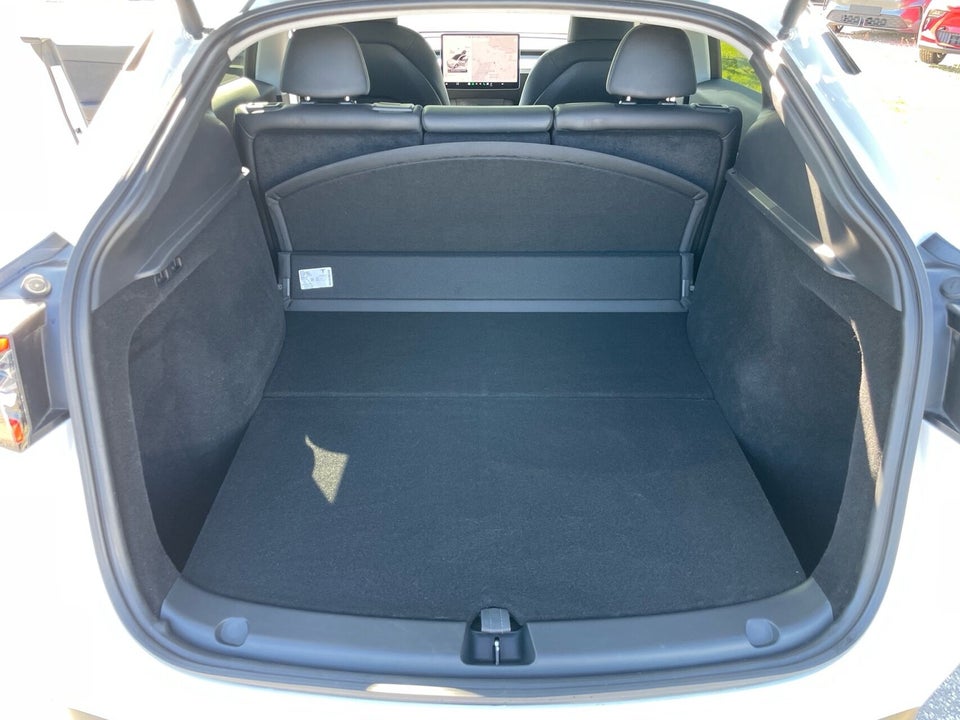 Tesla Model Y Long Range AWD 5d