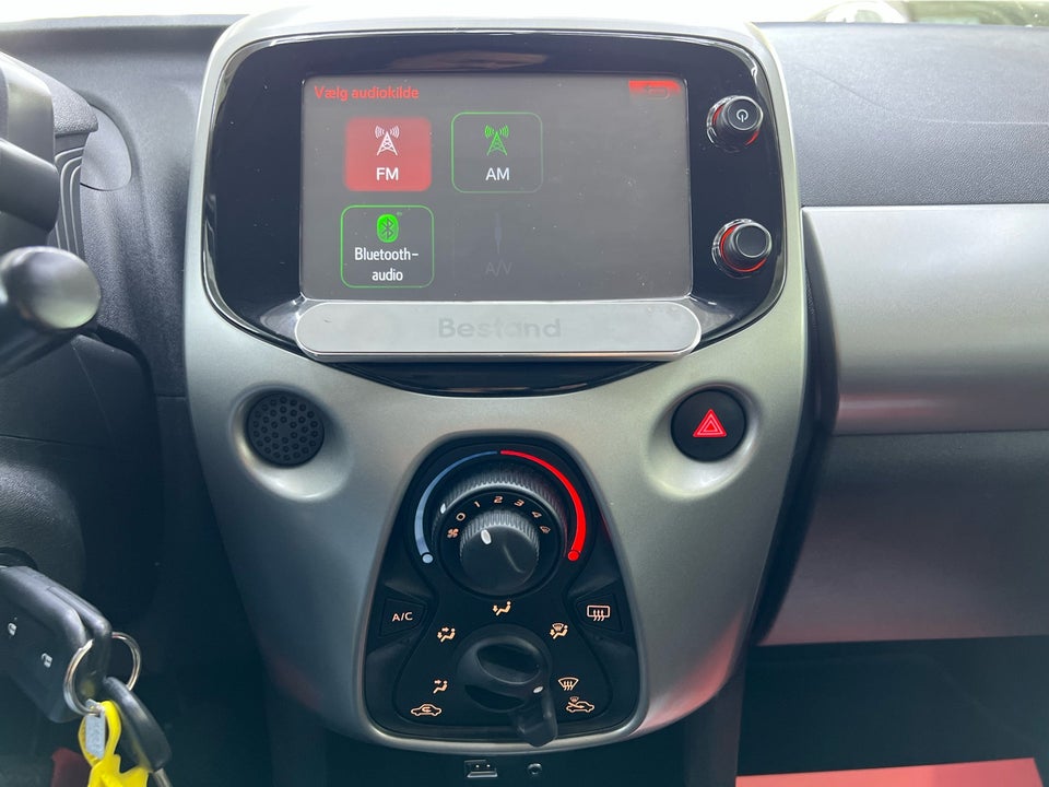 Toyota Aygo 1,0 VVT-i x-black 5d