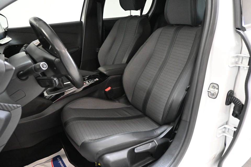 Peugeot 208 1,2 PureTech 100 Selection Tech 5d