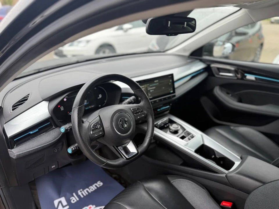 MG MG5 61 Luxury 5d