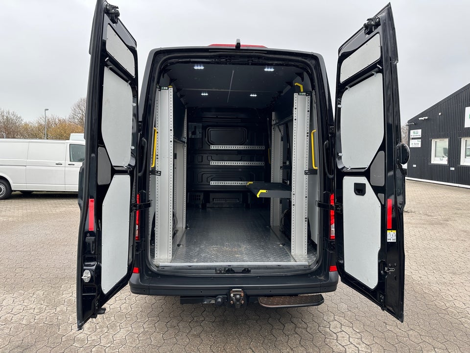 VW Crafter 35 2,0 TDi 177 Kassevogn L3H2 aut.