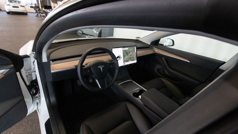 Tesla Model 3 Long Range AWD 4d