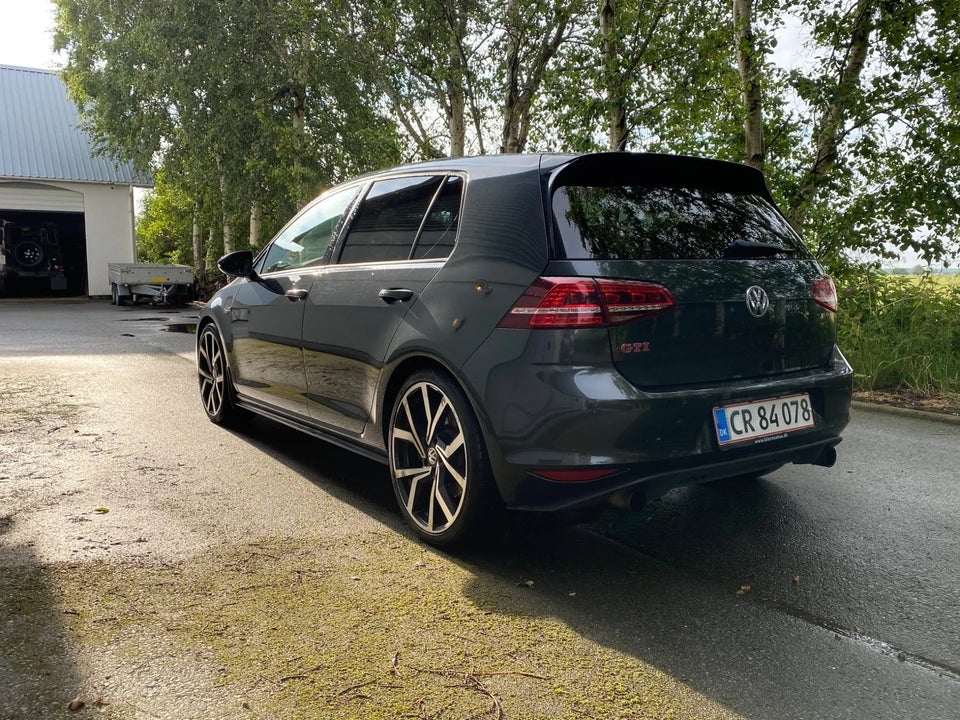 VW Golf VII 2,0 GTi Performance DSG BMT 5d