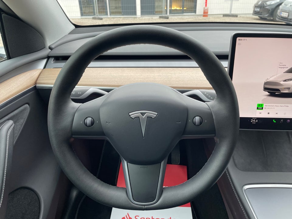 Tesla Model Y Long Range AWD 5d