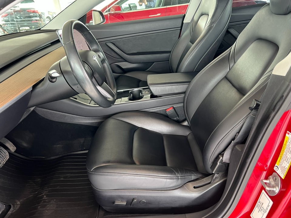 Tesla Model 3 Standard Range+ RWD 4d
