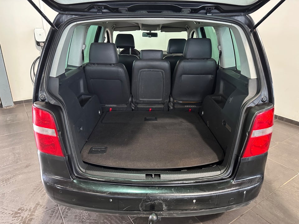 VW Touran 2,0 TDi 140 Highline DSG 5d