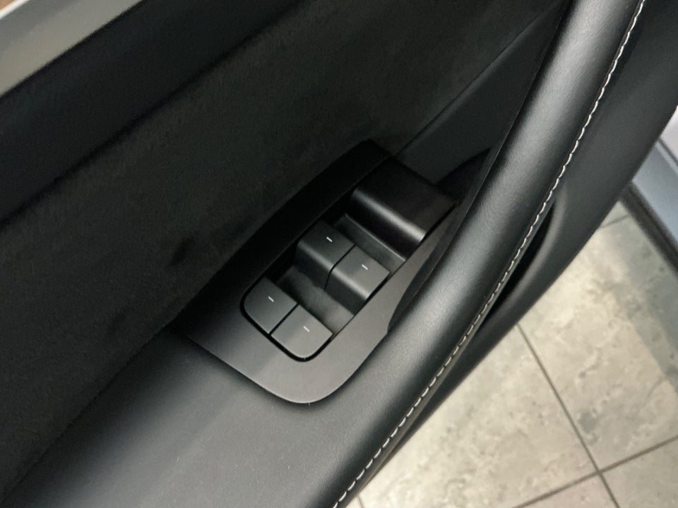 Tesla Model Y Long Range AWD 5d