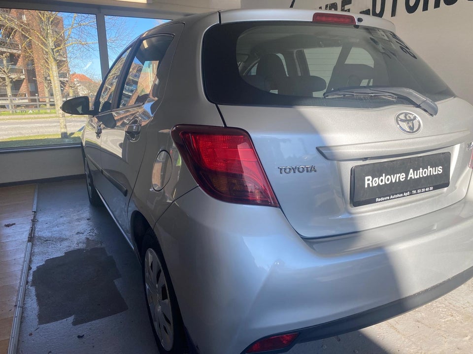 Toyota Yaris 1,3 VVT-i T2 5d