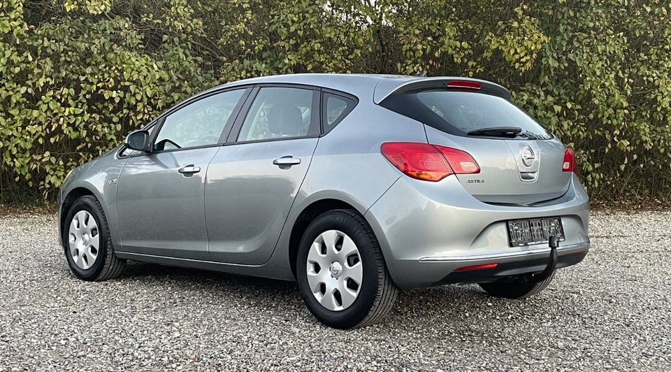 Opel Astra 1,4 100 Enjoy 5d