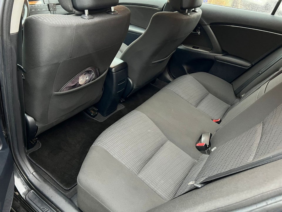 Toyota Avensis 1,8 VVT-i T2 stc. 5d