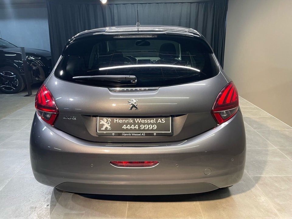 Peugeot 208 1,2 PureTech 110 Signatue Sky 5d