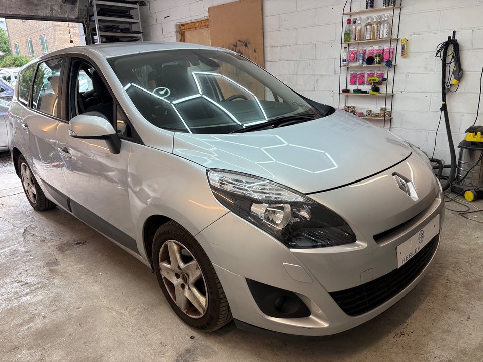 Renault Grand Scenic III 1,9 dCi 130 Dynamique 7prs 5d