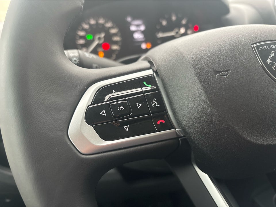 Peugeot Boxer 333 2,2 BlueHDi 140 L2H2 Premium