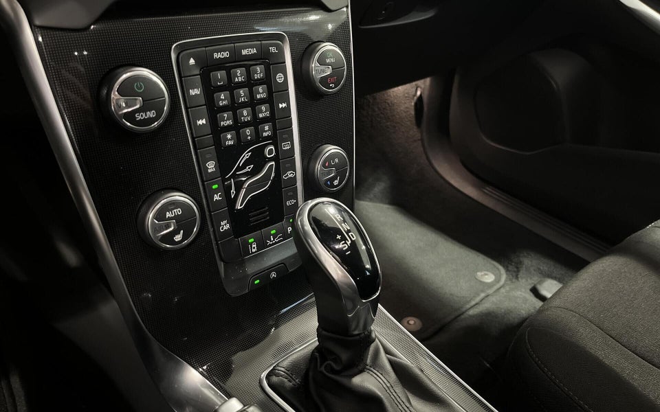 Volvo V40 1,5 T3 152 Momentum aut. 5d