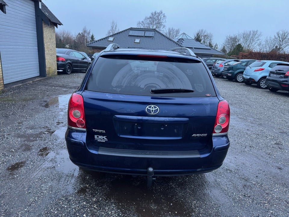 Toyota Avensis 1,8 Sol+ stc. 5d